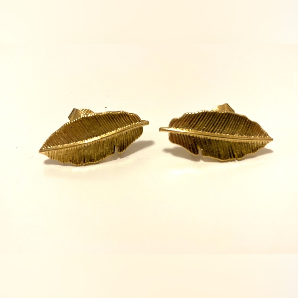 Vintage Trifoli gold colored clip-on leaf earrings - Picture 3 of 6